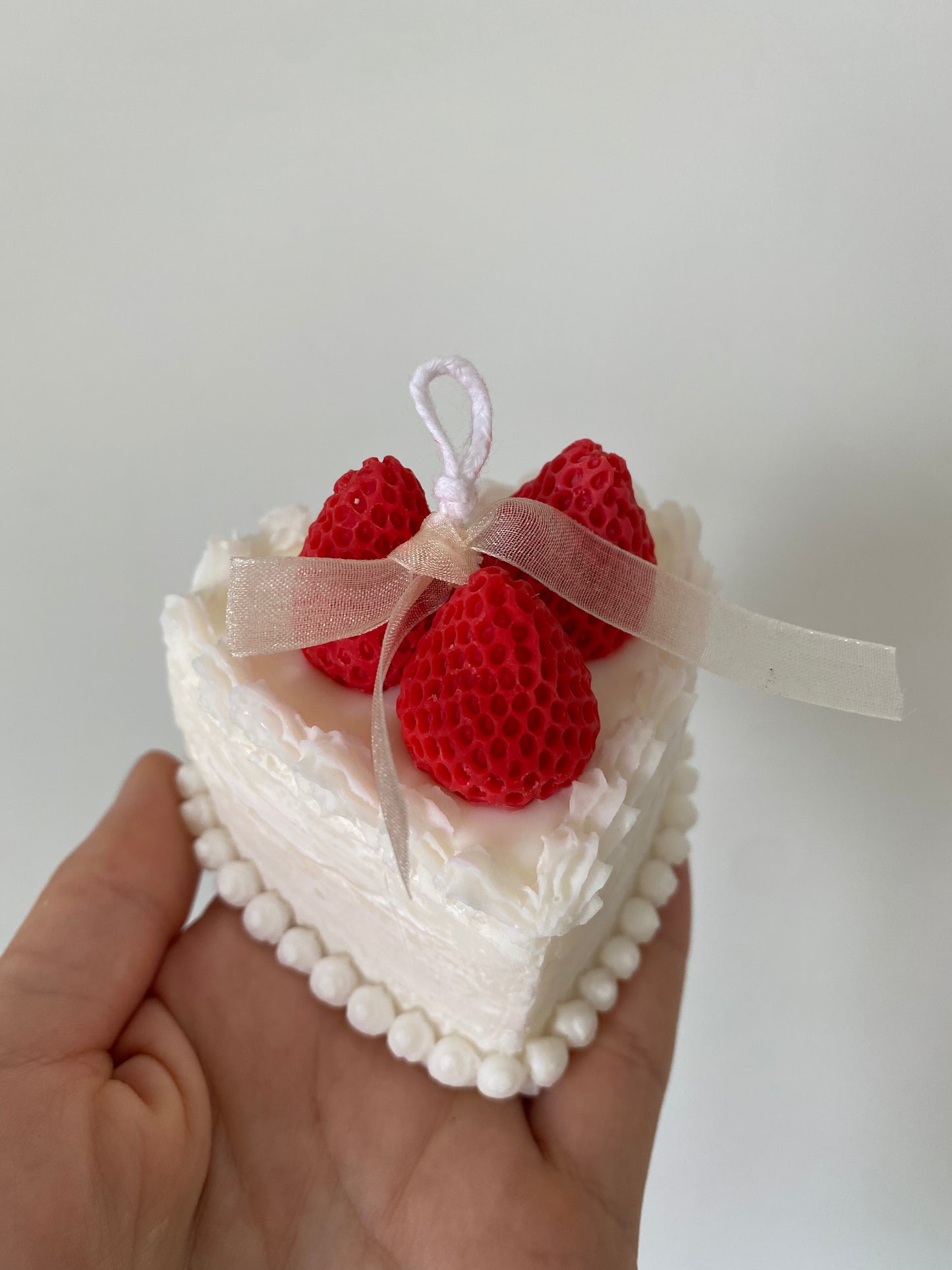 Candela "Torta a forma di cuore con le fragole “