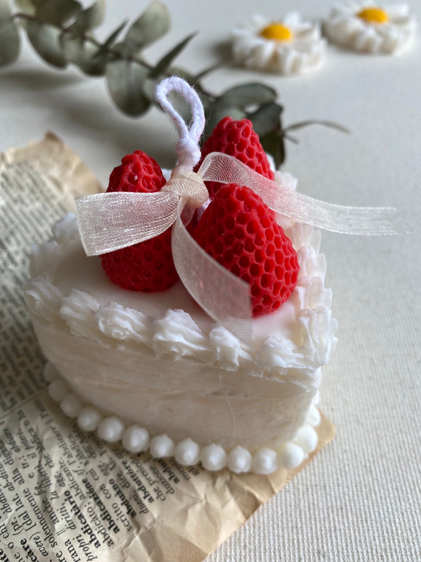 Candela "Torta a forma di cuore con le fragole “