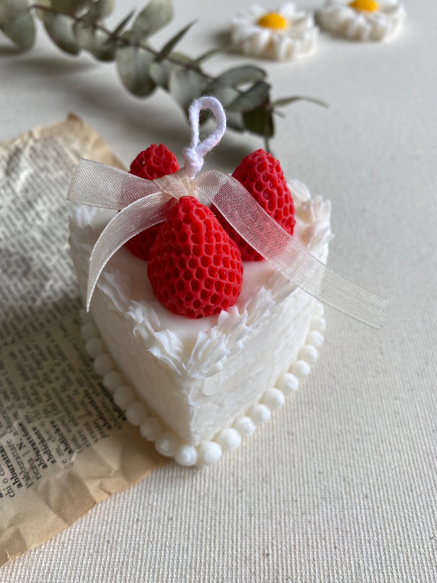 Candela "Torta a forma di cuore con le fragole “