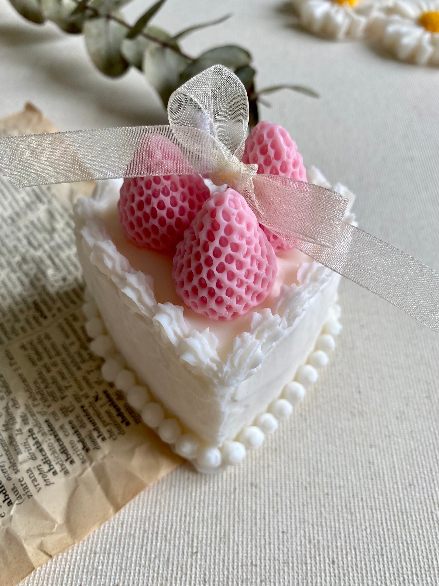 Candela “Torta a forma di cuore con le fragole “