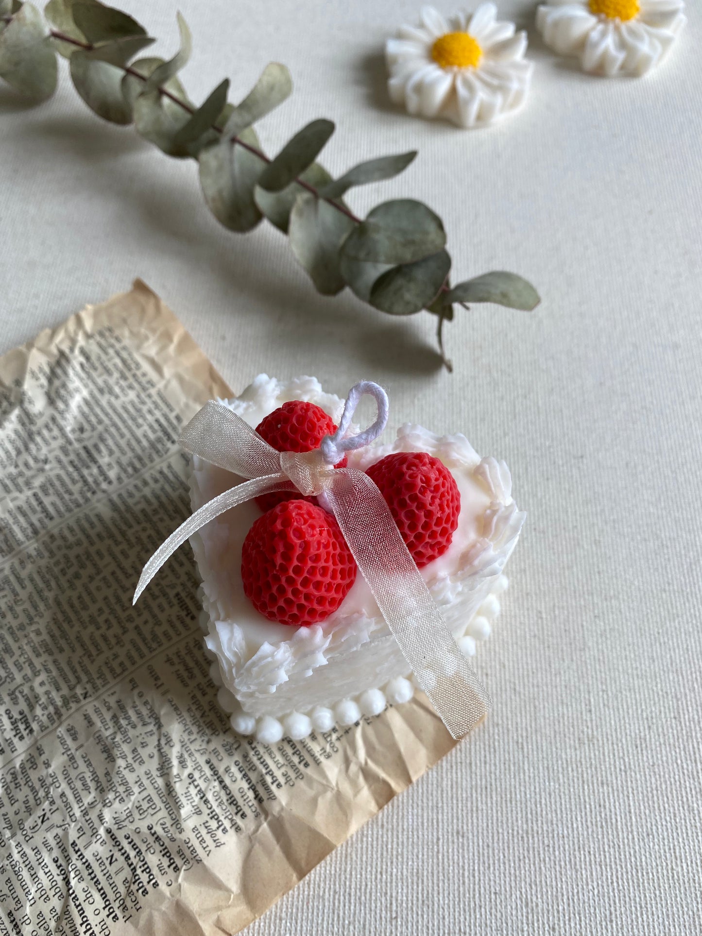 Candela "Torta a forma di cuore con le fragole “