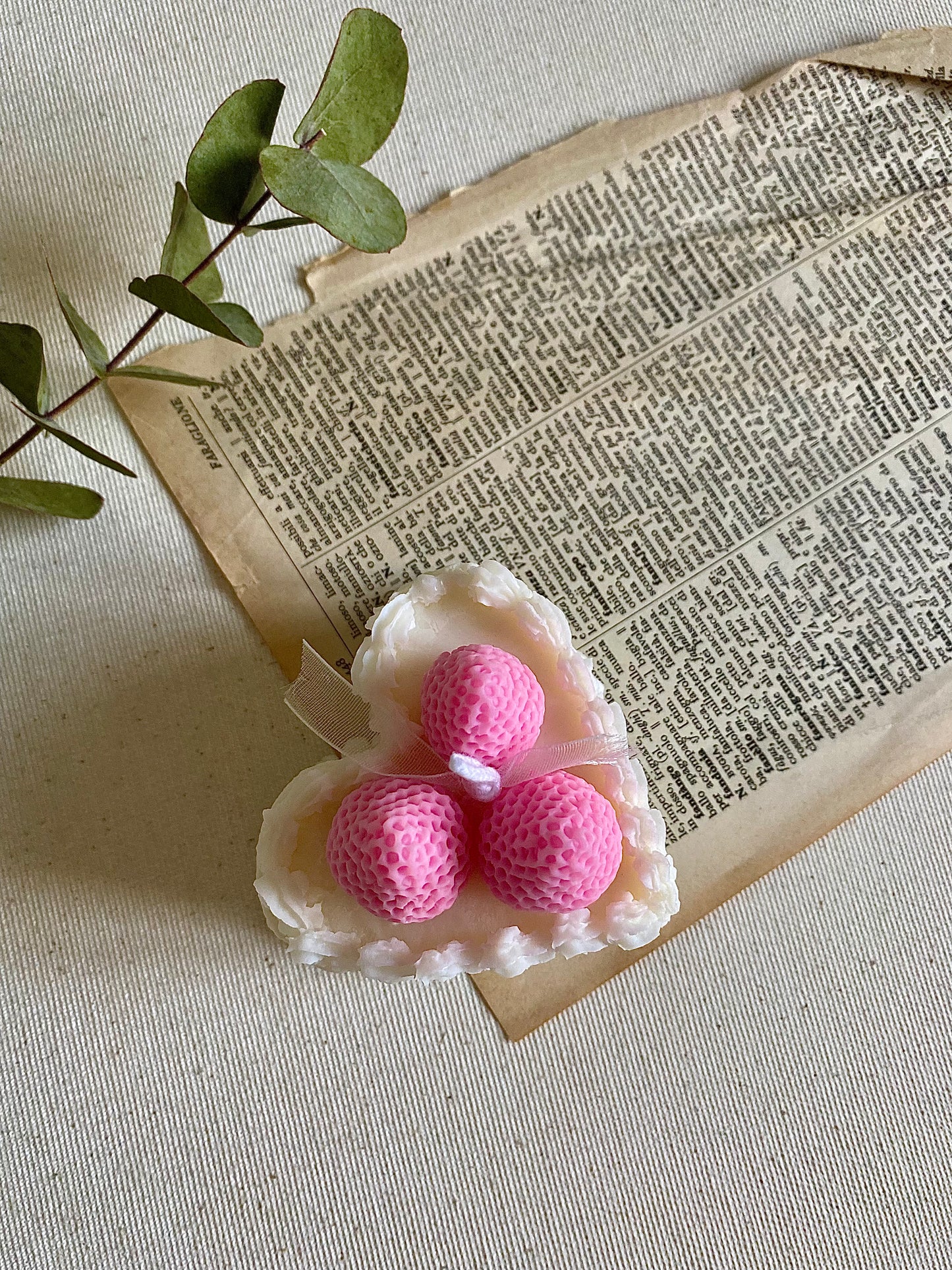 Candela “Torta a forma di cuore con le fragole “